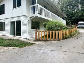 Building Photo - ZAGY Gig Harbor 10 (6311/13)