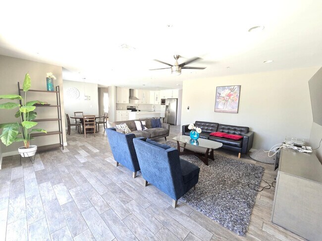 Building Photo - 7635 E Verde Ln