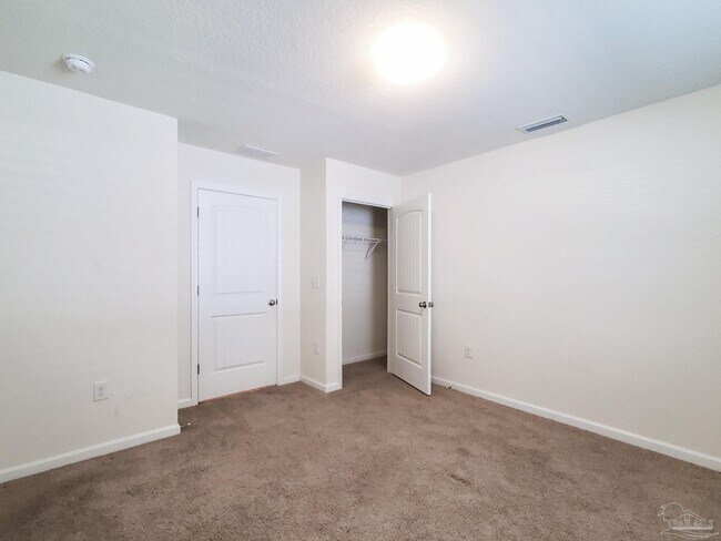 Building Photo - 5810 Paddock Way
