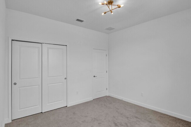 Building Photo - 14075 SW Thorens Dr