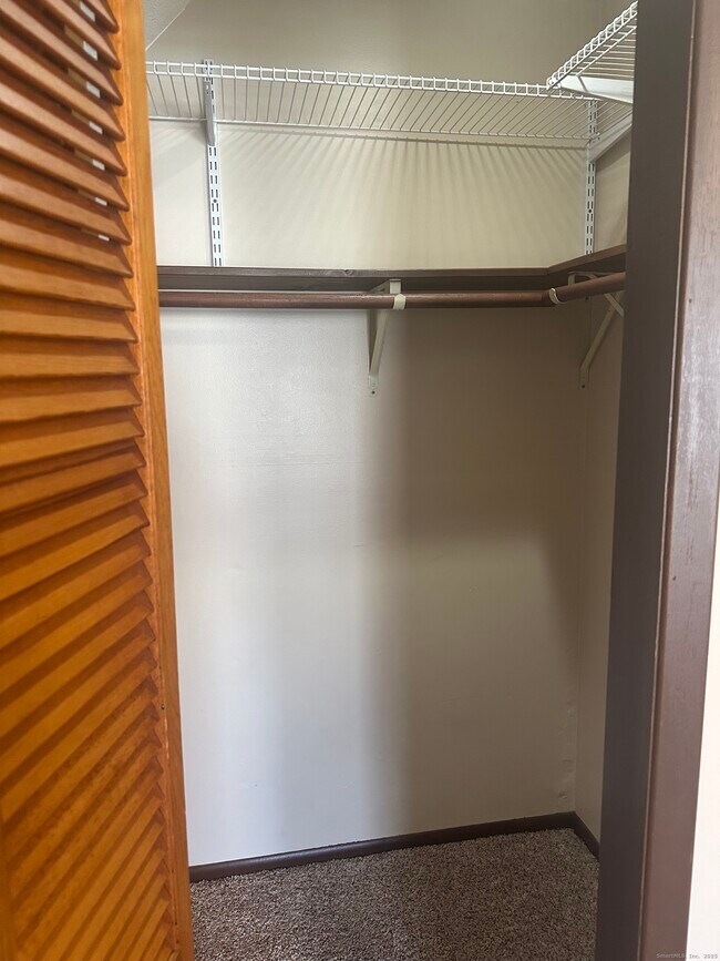 Building Photo - 94 Thompson St