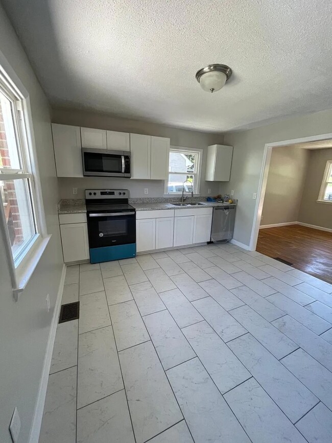 Building Photo - 1841 Dunkirk Dr