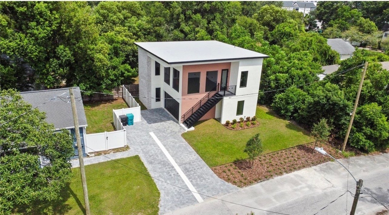 Building Photo - 823 La Salle Ave