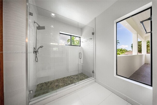 Building Photo - 511 Vittorio Ave