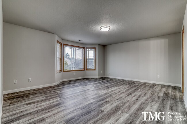 Building Photo - Spacious 4 Bedroom/2.5 Bath Hazell Dell Home!