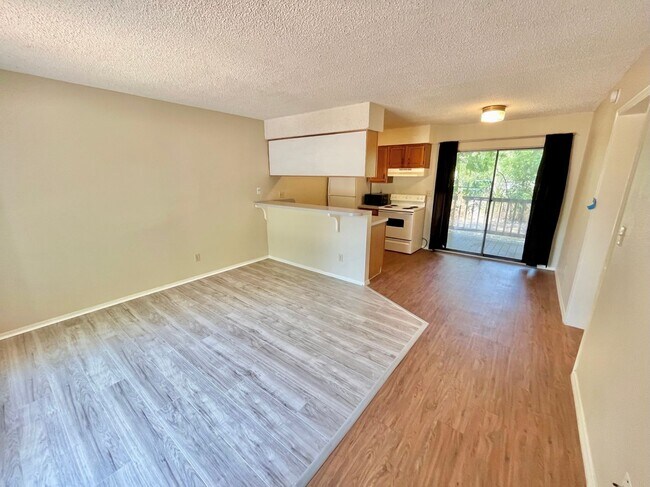 Building Photo - 112 Hillside Cove