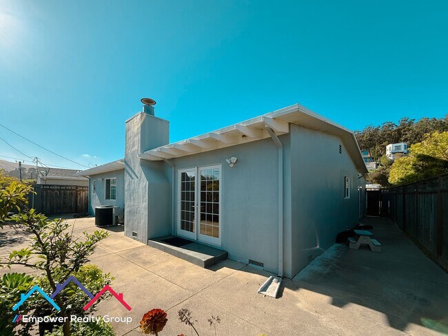 Building Photo - 3 bed 2 bath Single Family Home is Desired Millbrae Neighborhood