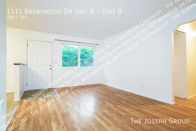 Building Photo - 1111 Brentwood Dr