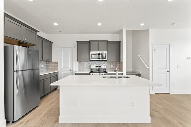 Building Photo - 1673 N Solterra Ln