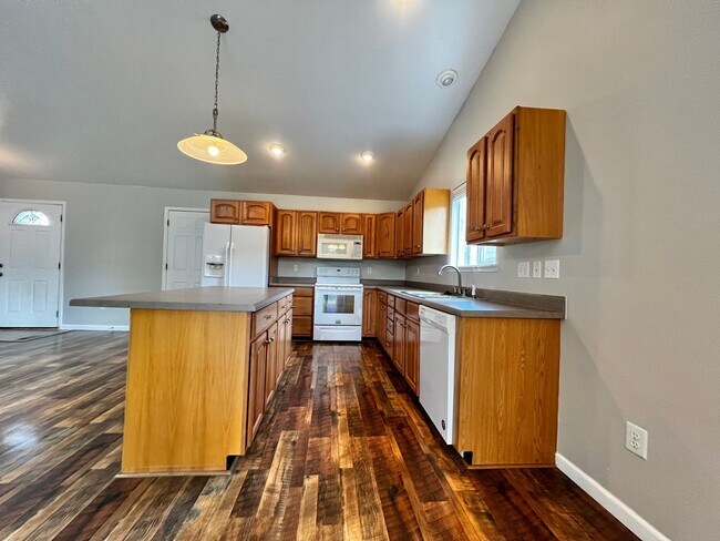 Building Photo - Charming 3-Bed/2-Bath Home in Loveland!