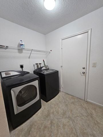 Building Photo - 7533 Topiary Ave