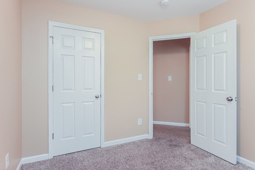 Building Photo - 2515 Dearborn Dr