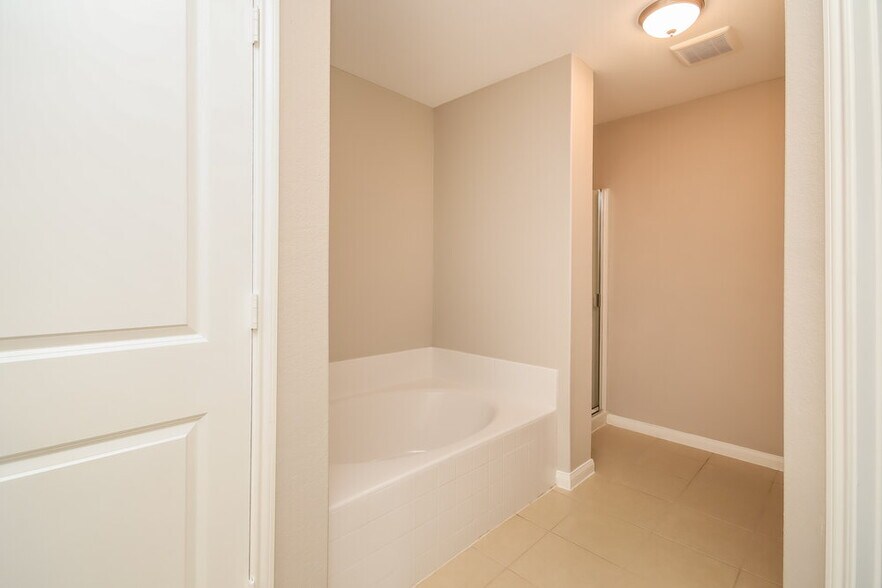 Building Photo - 21235 Slate Bend Dr