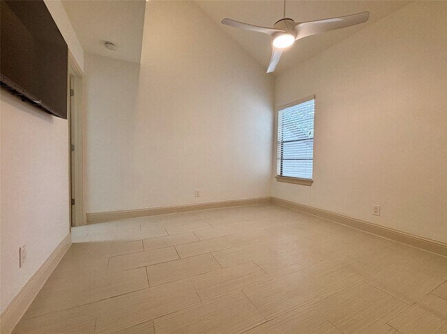 Building Photo - 12900 Walden Rd