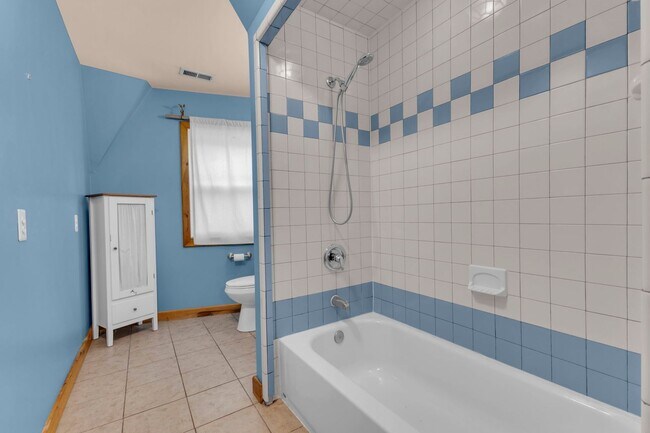 Building Photo - One-of-a-Kind 4 BR Retreat on Nearly 13 Pr...