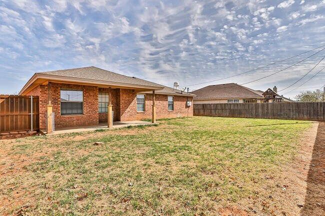 Building Photo - 811 11th St