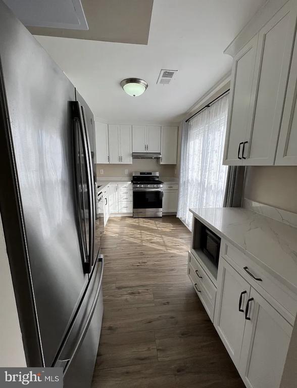 Building Photo - 10108 Sabin Dr