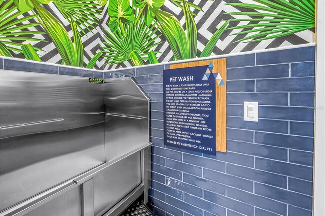 Building Photo - 275 1st Ave S