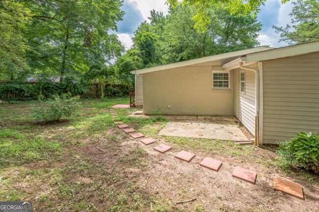 Building Photo - 16 Bromack Dr SE