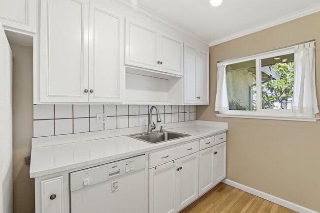 Building Photo - Wow! What a Great Home! Available Now!