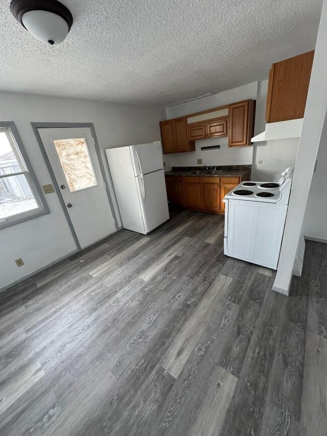 Building Photo - 32-46 Manor Drive - 44