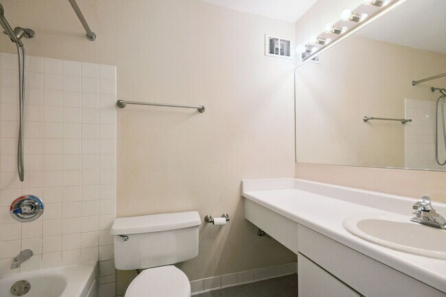 Building Photo - 474 N Lake Shore Dr