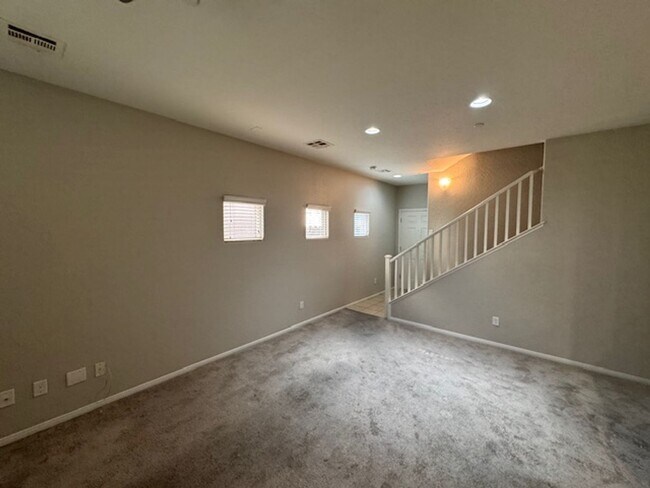 Building Photo - 3 Bedroom Home in a Gated Community! North...