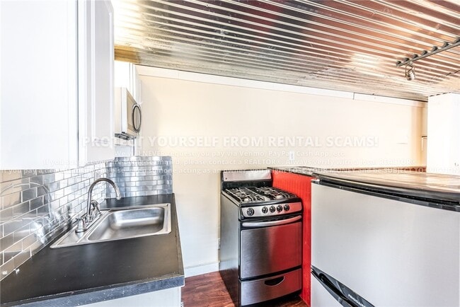 Building Photo - 311 Ally