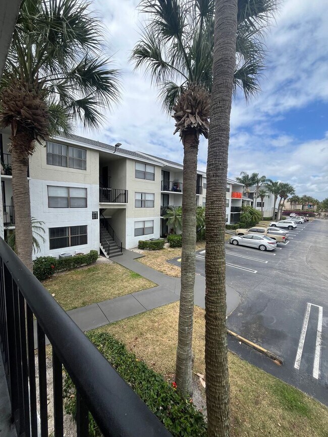 Building Photo - 728 Executive Center Dr