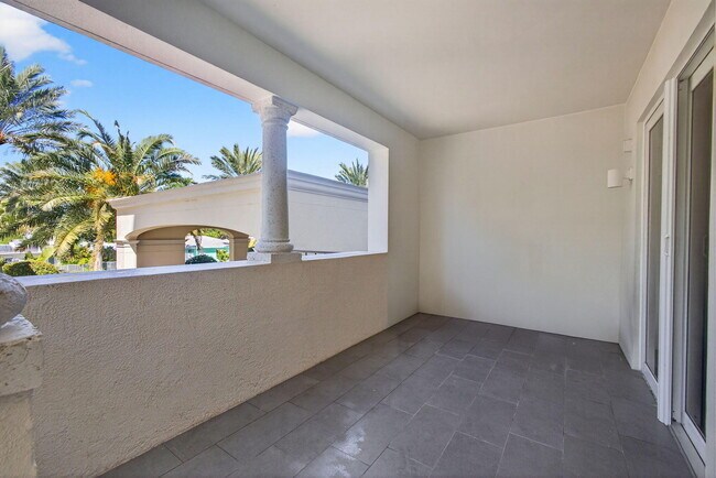 Building Photo - 155 S Ocean Ave