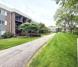 Building Photo - 1525 N Windsor Dr