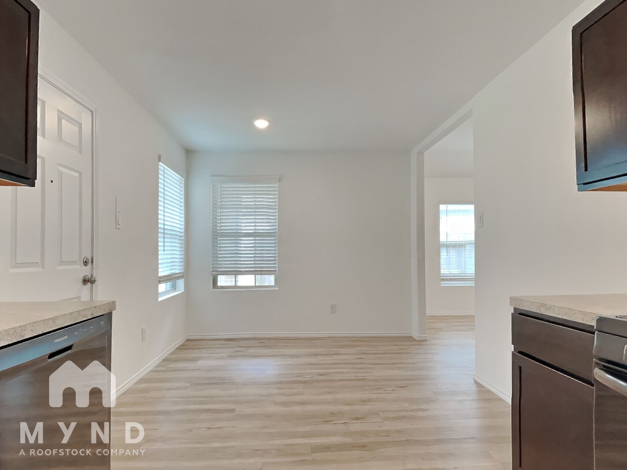 Building Photo - 4230 Magnolia Bay Dr