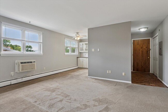 Building Photo - Charming 1B/1B Unit in Downingtown Commons...