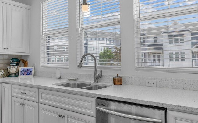 Building Photo - A MUST SEE!! 2-Bedroom Townhome In The Tern! Attached Garage - 400 Yards From Beaches - Dog Frien...