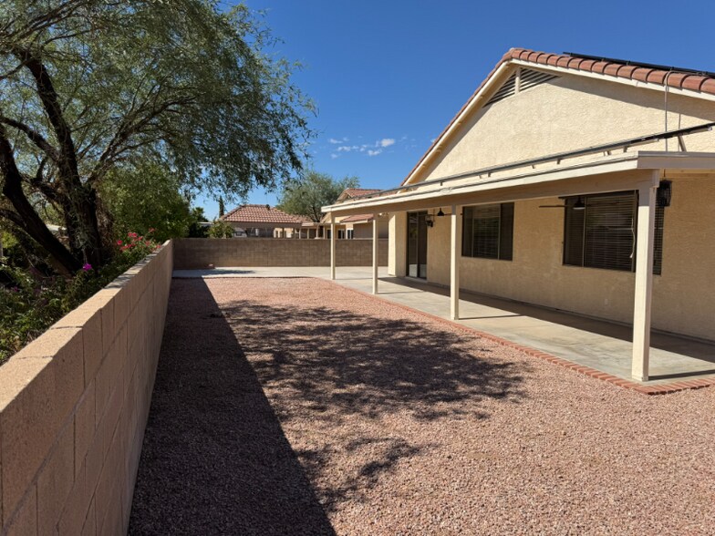 Building Photo - 8628 Esselmont Dr E