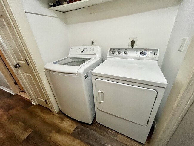 Building Photo - 94 Cottonwood Ln