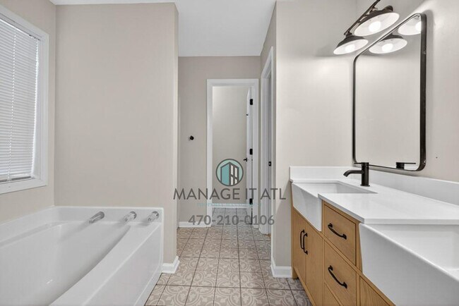 Building Photo - Meticulously maintained 3 Bedroom ranch ho...