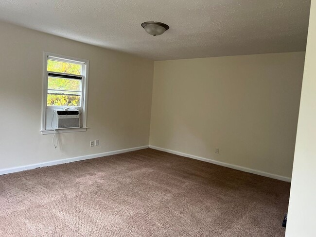 Building Photo - Single-Family Home: Near Shopping, Movie T...