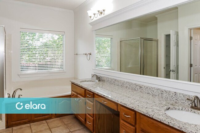 Building Photo - 518 Sussex Dr SW