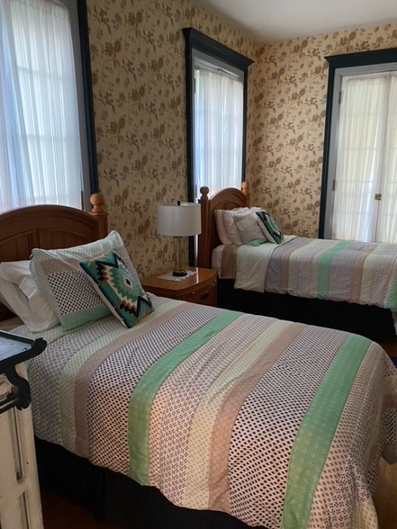 Building Photo - 701 N Lincoln St