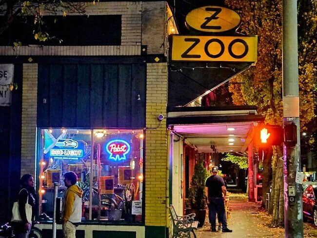 Building Photo - East Lake Town House