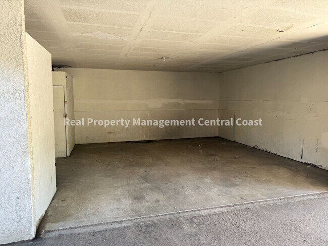 Building Photo - 6460 Nacimiento Ave