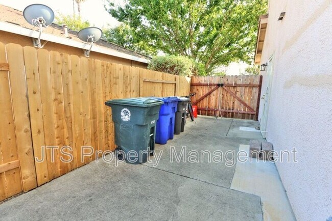 Building Photo - 3232 Balada Way