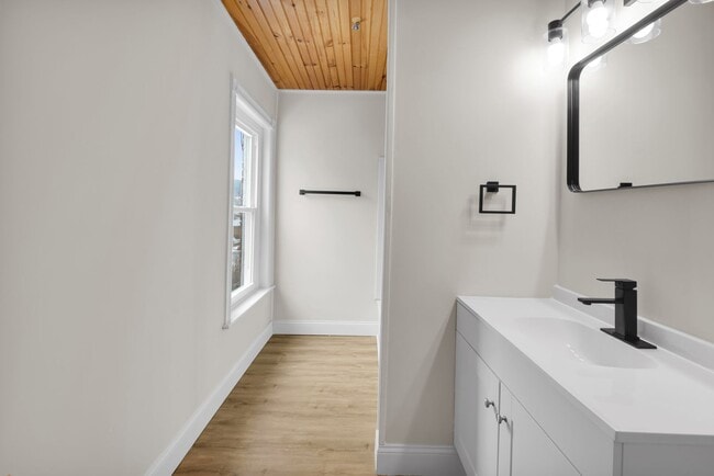 Building Photo - 109 N Sixth St