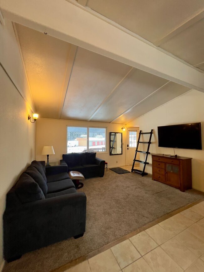 Building Photo - 601 Fairbanks St