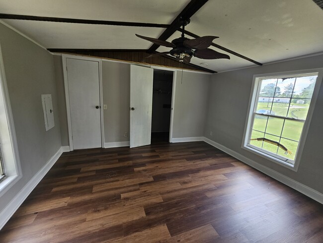 Building Photo - 539 Tindal Rd