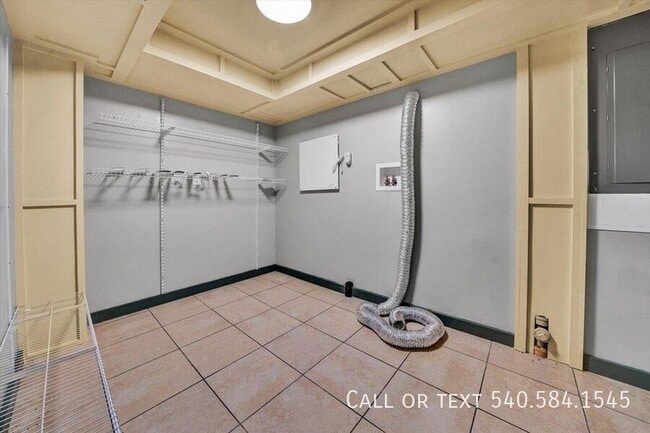 Building Photo - 5001 Hildebrand Rd NW