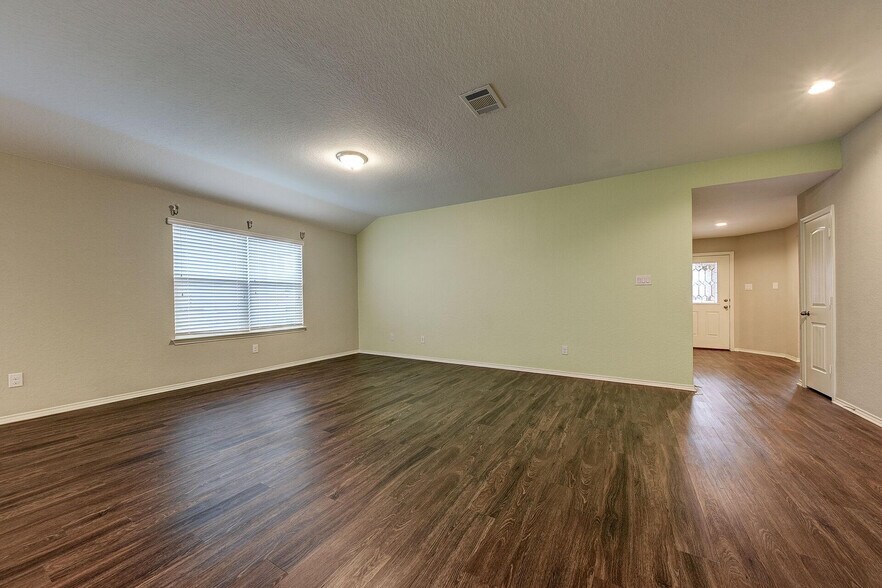 Building Photo - 108 Lance Trl