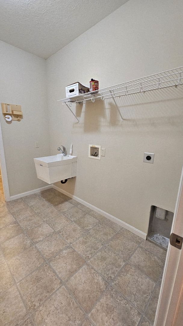 Building Photo - Bridgewater Two bedroom Condo Available!