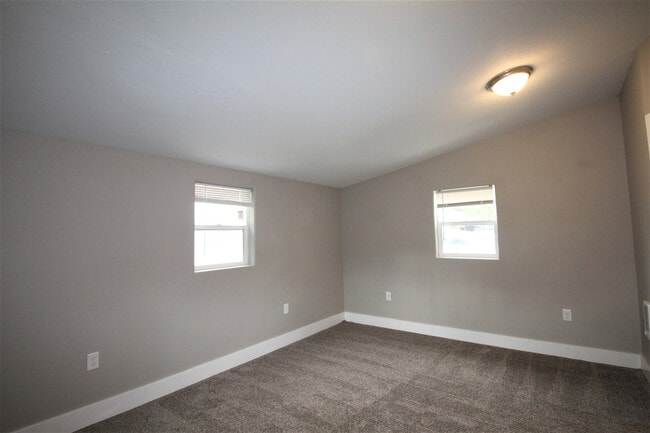 Building Photo - Classy 3BD/2BA House - Spacious Bedrooms, ...